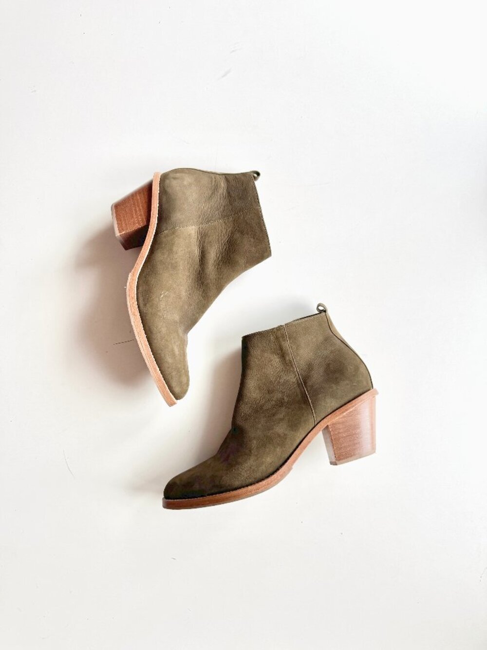 POPPY BARLEY Two Point Five Olive Leather Block Heel Ankle Boots, Size 9.5